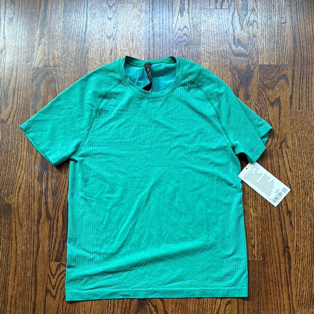 Men's Lululemon green metal vent Shirt size medium